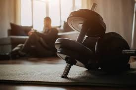 巴萨躲过一劫？尼코19场3球，年薪比肩亚马尔，毕巴给10年长约