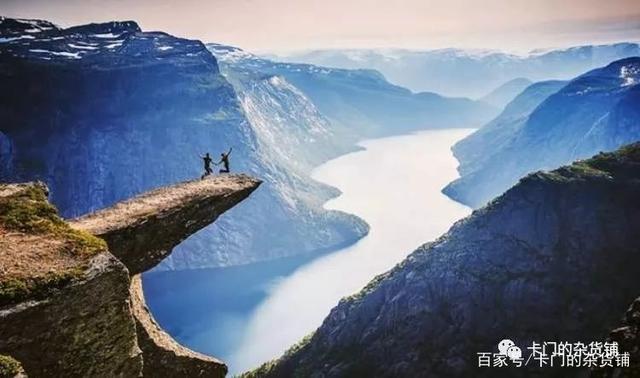 更暴露了他 更暴露了他