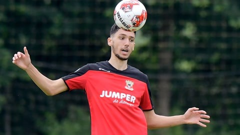 场面陷入混 场面陷入混