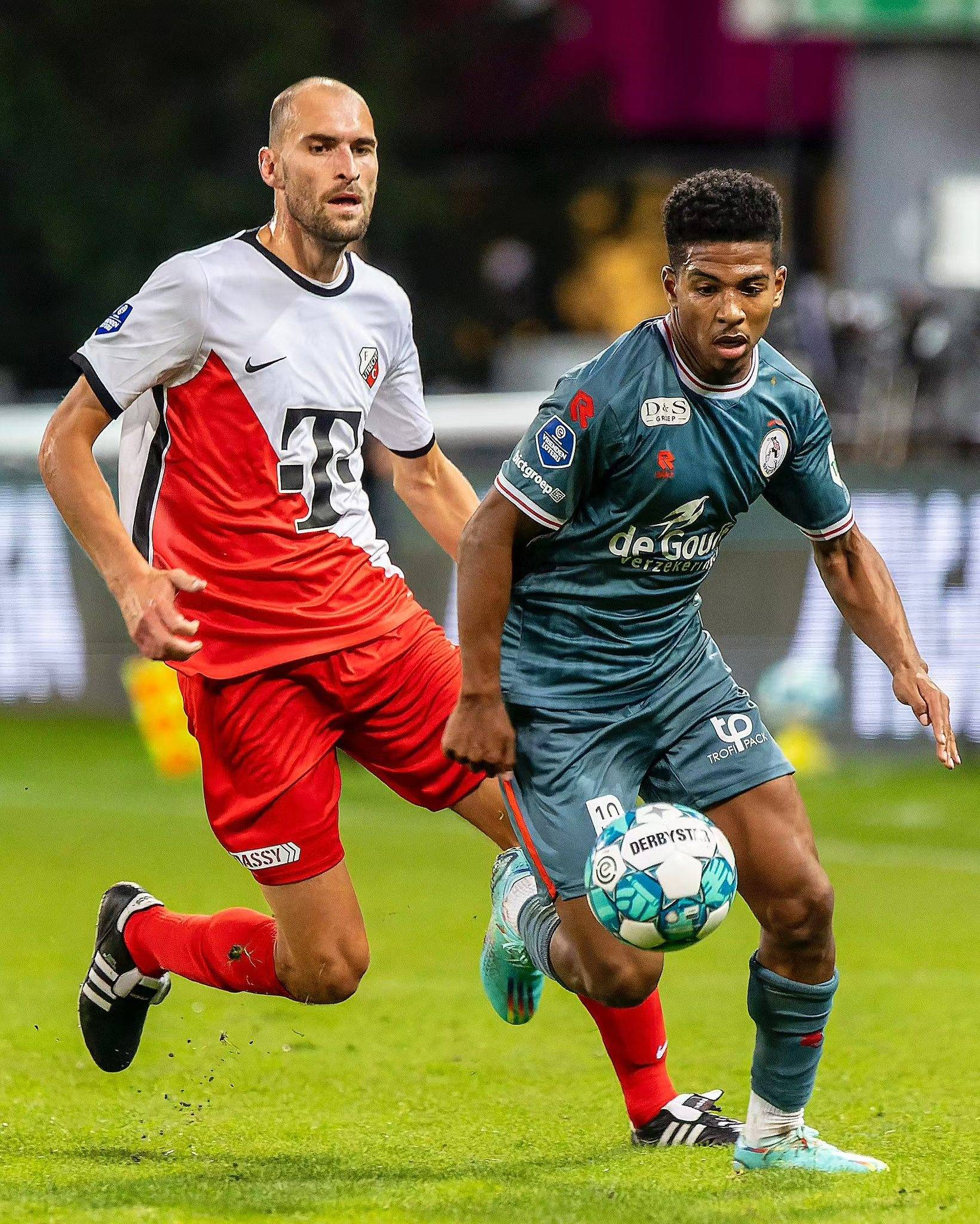 先要求国足 先要求国足